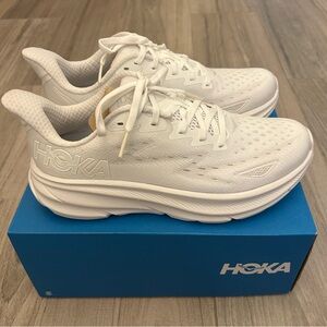 Men’s Hoka Clifton 9 Sneakers Size 7.5D All White New In Box